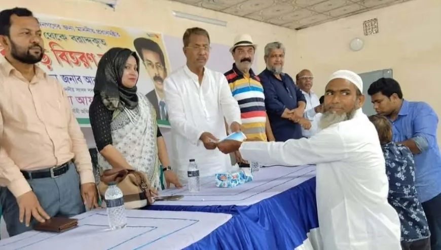 বাকেরগঞ্জে প্রধানমন্ত্রীর ত্রাণ তহবিলের নগদ অর্থ বিএনপি'র নেতাদের ঘরে, বঞ্চিত হয়েছে অসহায় দরিদ্ররা